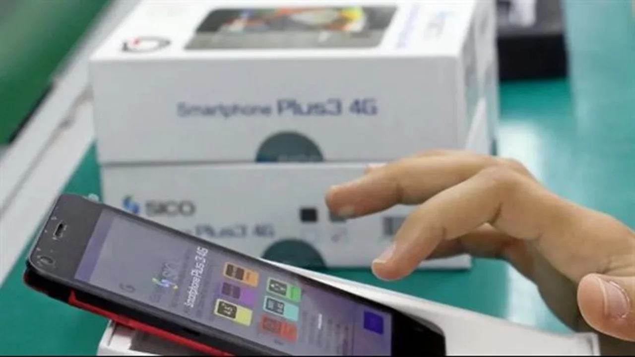 لمدة 90 يوماً.. الجمارك توضح ضوابط إعفاء هواتف السياح والمغتربين من الرسوم